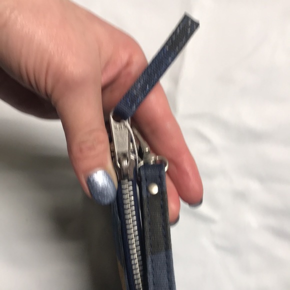 Koala Kanvas blue/black/ gold camo wristlet - Picture 5 of 6